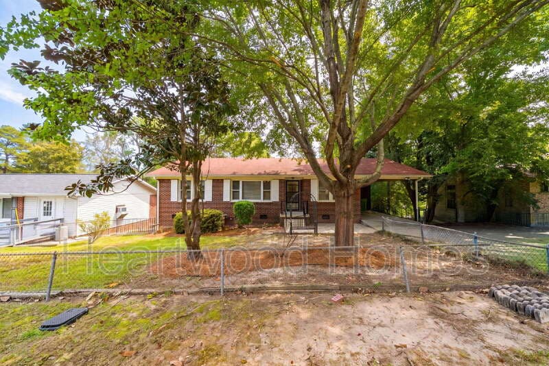 Columbia Condo: 1911 Cermack St