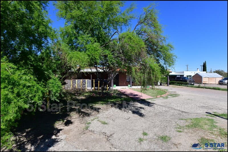El Paso House: 7817 West Dr