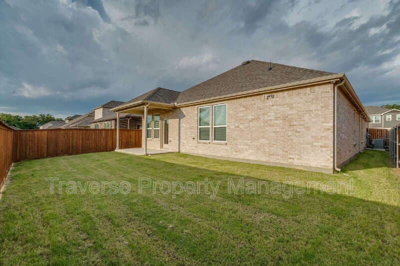 Fort Worth House: 316 Rangars Ridge Pl