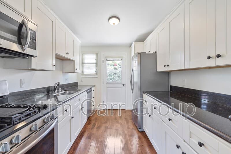 Costa Mesa Condo: 241 E 18th Street