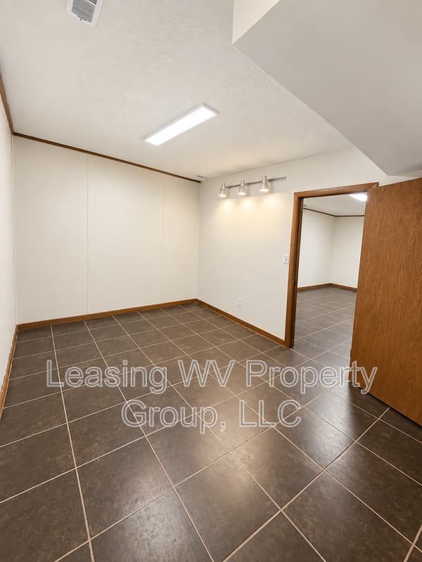Milton House: 2213 Avinell Drive