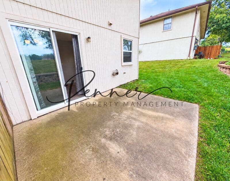 Blue Springs House: 2614 NW 3rd Terrace