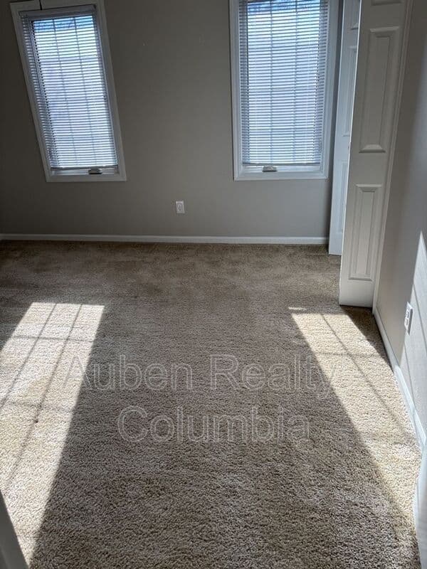 Cayce House: 7 Londonderry Square