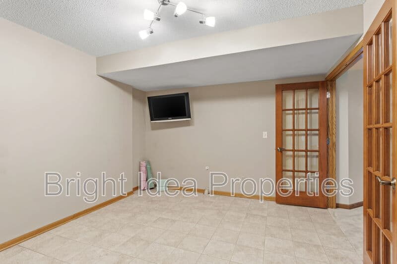 Plymouth House: 6210 Deerwood Circle North