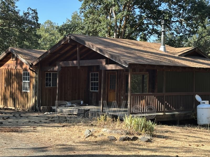 Rogue River House: 2978 E Evans Creek Rd