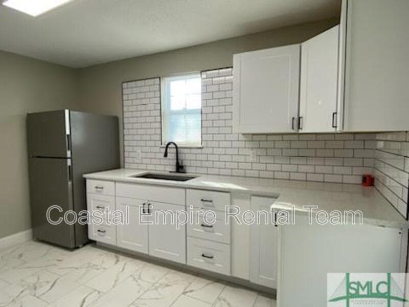 Savannah Condo: 1000 West 53rd Street - Lower Unit