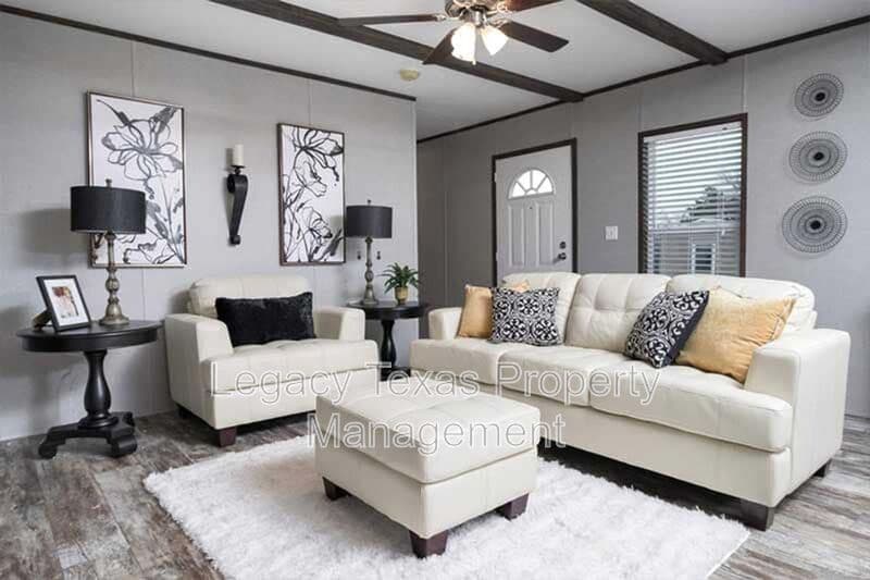 Cleburne Condo: 800 N Old Betsy