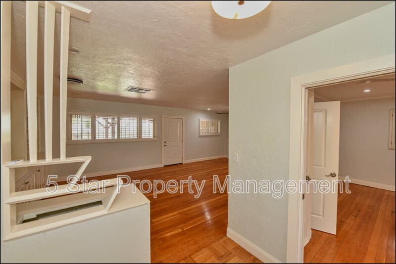 El Paso House: 3030 Aurora Avenue
