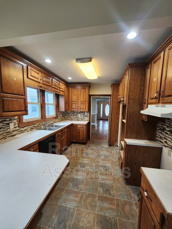 Louisville House: 3635 Taylor Blvd