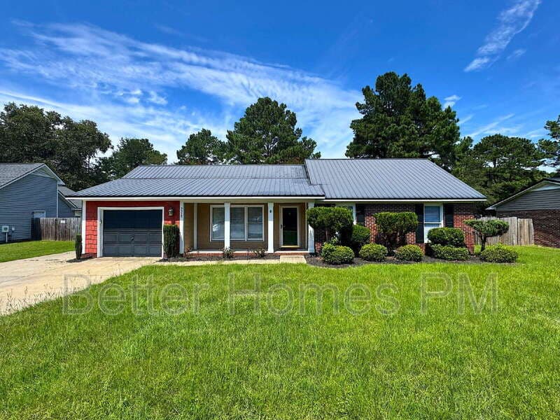 Hope Mills House: 5328 Tory Hill Road