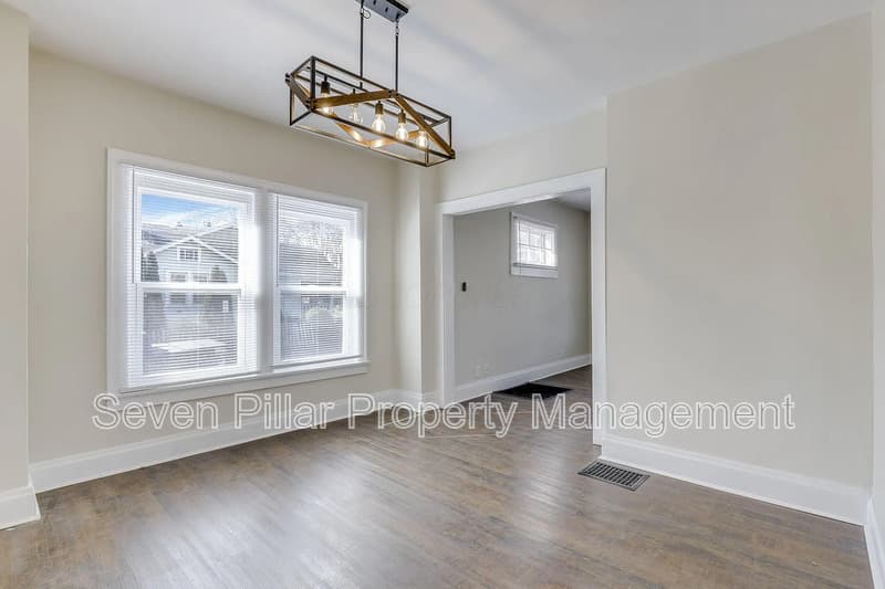 Columbus House: 522 Ryan Ave