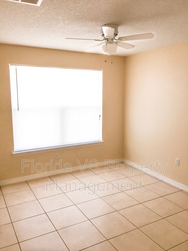 Poinciana House: 332 Dundee Dr