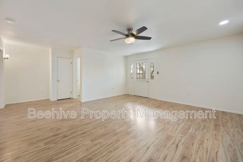 Mesa House: 430 W 3rd St