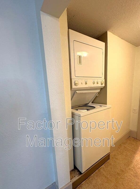 Mankato Condo: 103 Locust St.