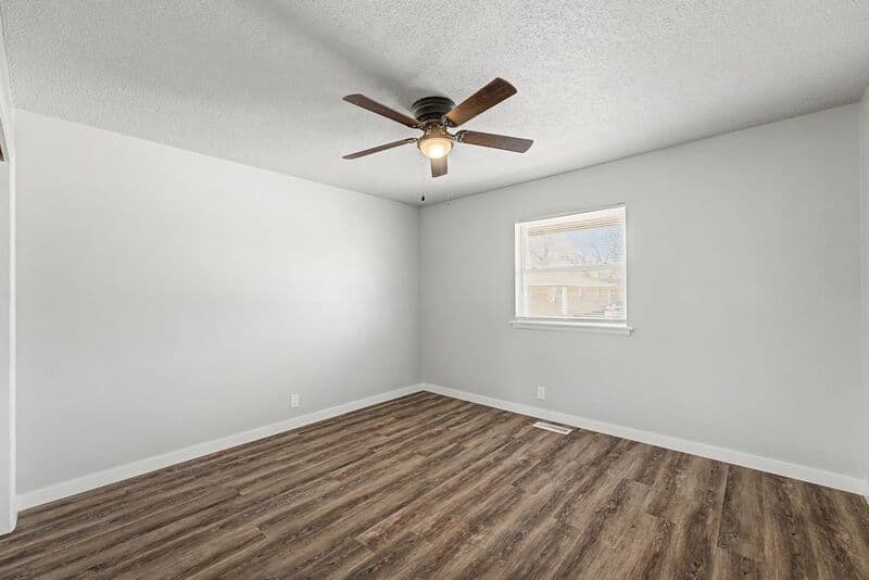 Rogers Condo: 1305 W New Hope Rd