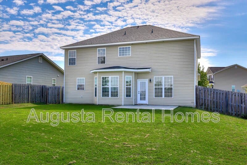 Augusta House: 1015 Rosland Circle