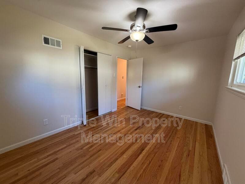 Saint Louis House: 10721 Corning Dr