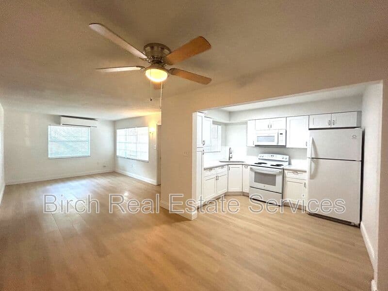 Clearwater House: 200 Waverly Way