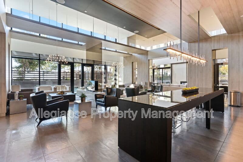 Mclean House: 1650 Silver Hill Dr
