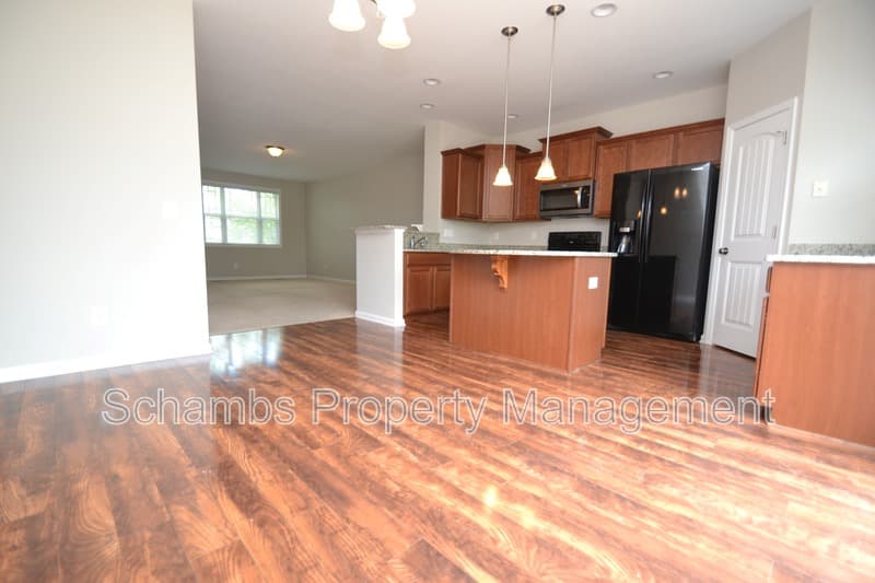 Durham House: 208 Irving Way