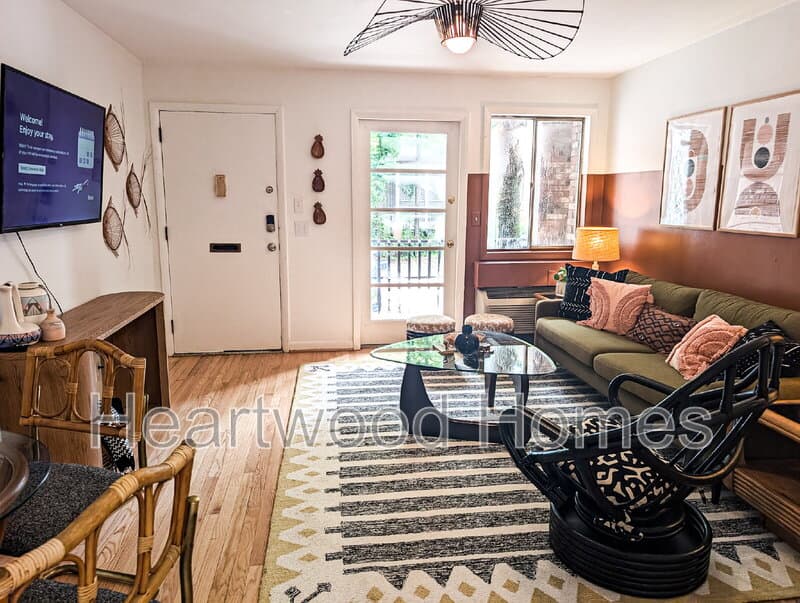 Columbia House: 934 Laurens Street