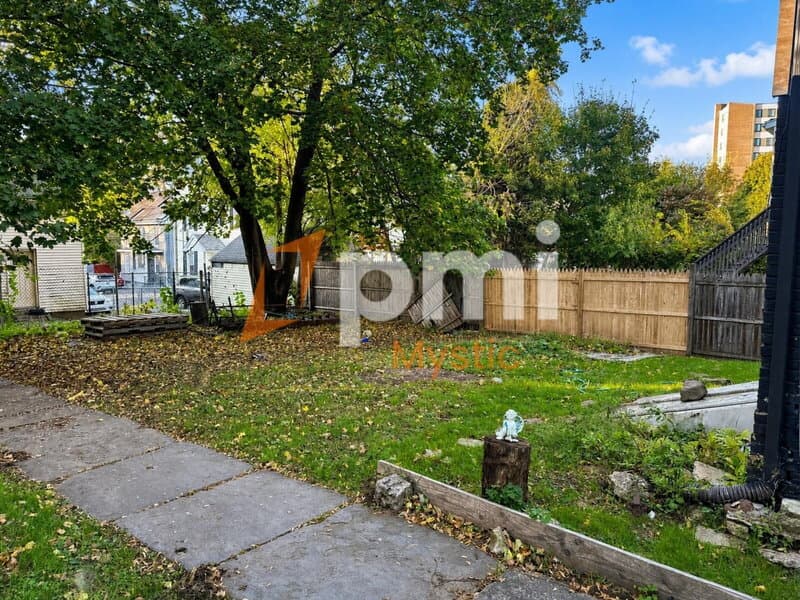 Meriden Condo: 129 Willow Street