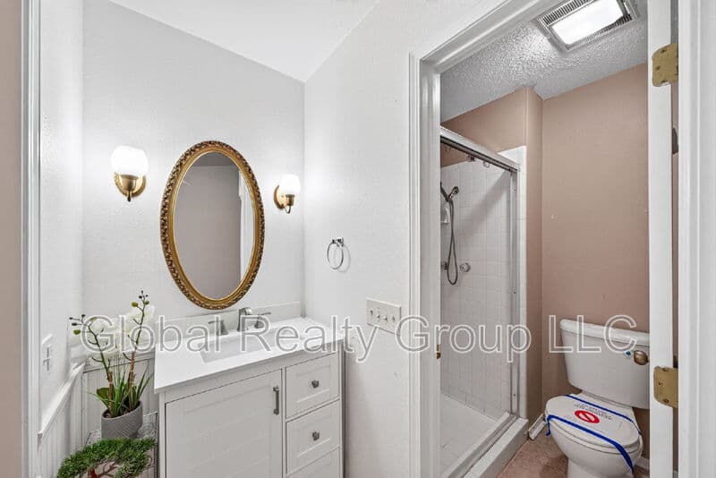 Live Oak House: 7713 Narrow Pass St