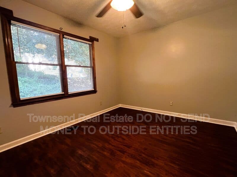 Fayetteville House: 1411 Briarcliff Dr