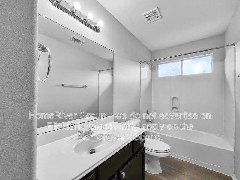 Houston House: 14218 Brunswick Point Ln