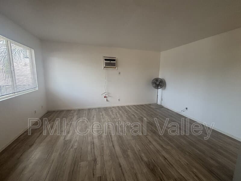 Manteca Condo: 111 North Walnut Avenue
