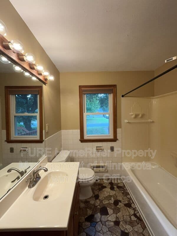 Bloomington House: 9306 Blaisdell Ave S