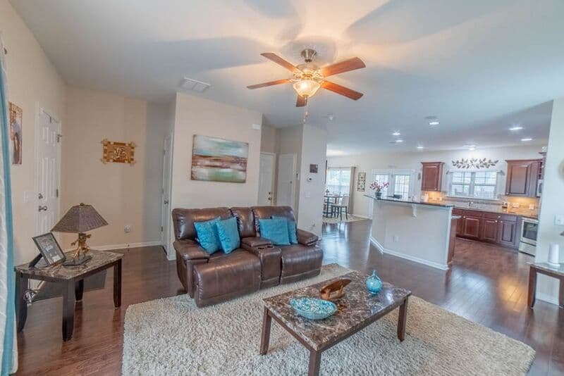 Pooler House: 341 Casey Dr
