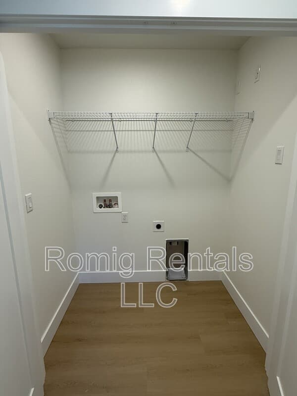 Vancouver House: 2111 E Mill Plain Blvd - A