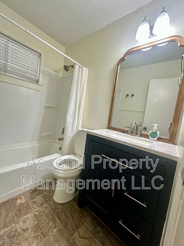 Chattanooga House: 875 N Chamberlain Ave