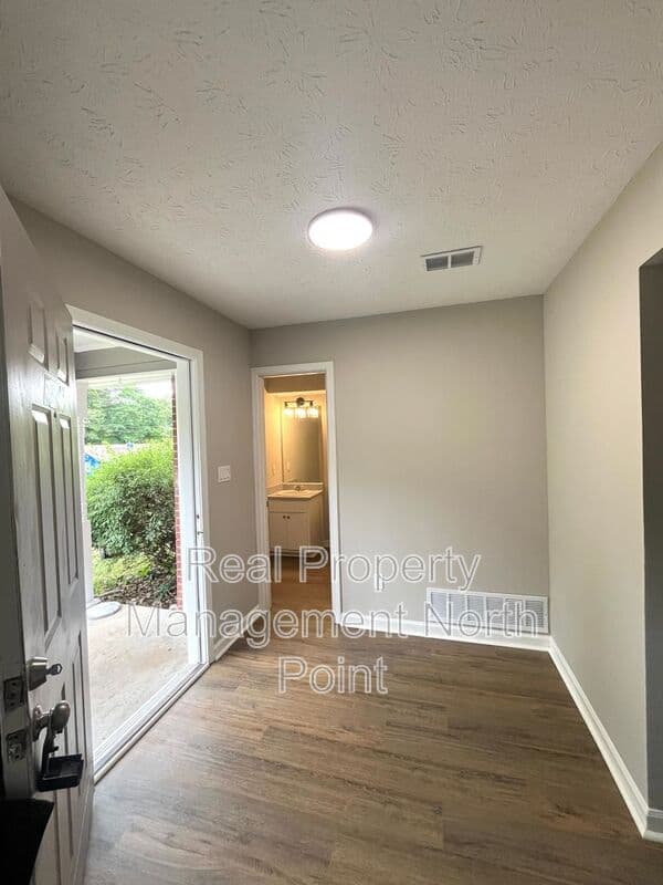 College Park Condo: 5843 Summerglen Ln