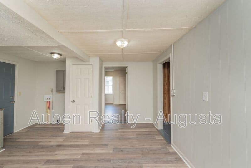 Augusta House: 2024 Clark St