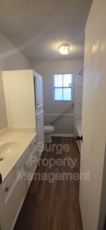 Benbrook Condo: 233 Vista Way