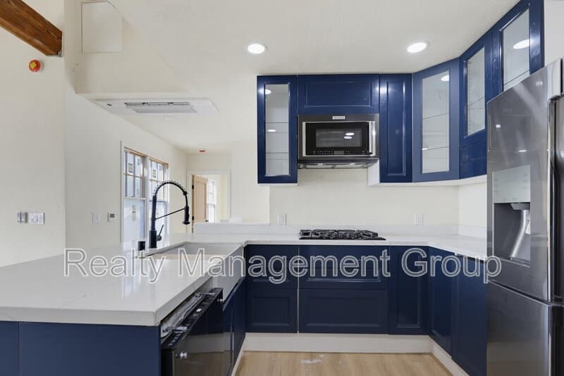 San Diego House: 4471 Cleveland Ave