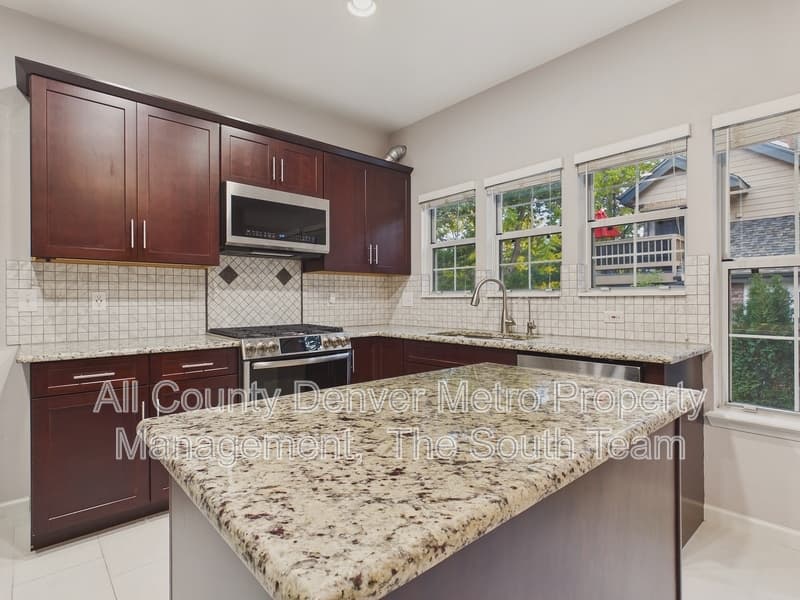 Aurora House: 14192 E Chenango Pl