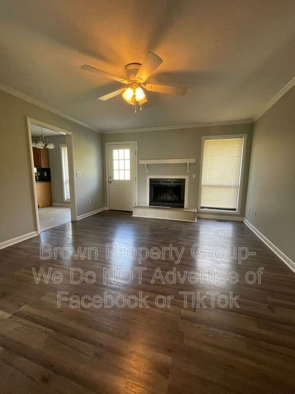 Fayetteville House: 6897 Kingsgate Dr