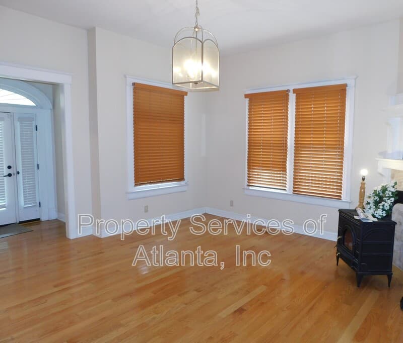 Atlanta House: 675 Grady Pl SW