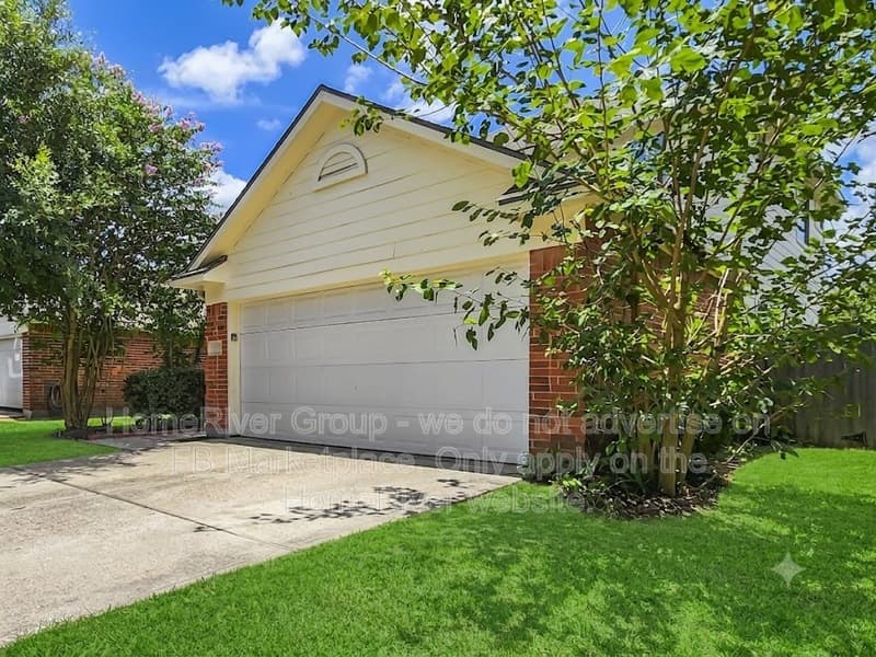 Houston House: 14007 Marners Ct