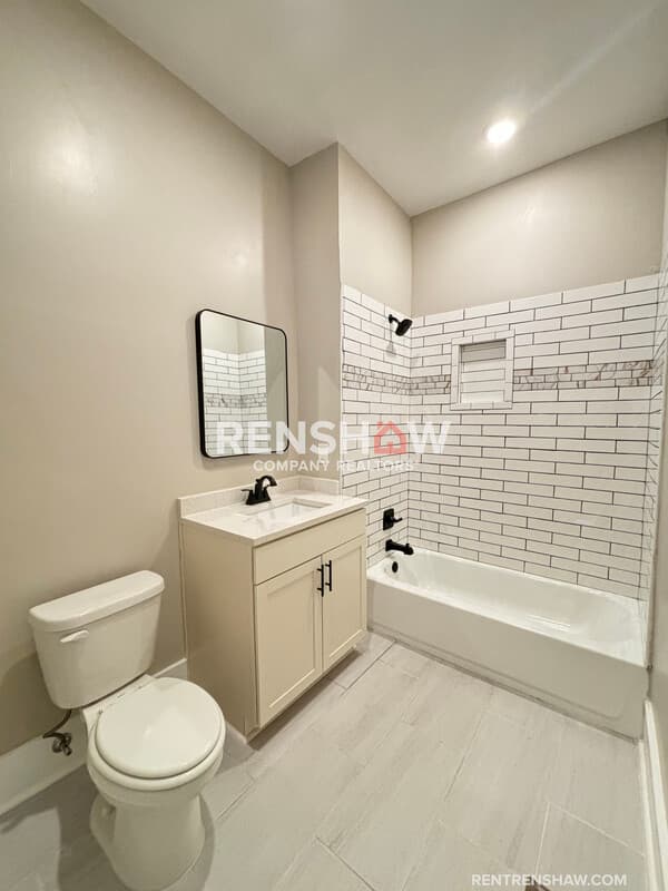 Memphis House: 59 N Willett St