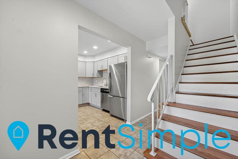 Woodbridge Townhome: 14828 Ensor Ct.