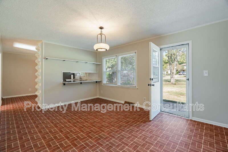 Huntsville House: 3200 West Helena Drive Northwest