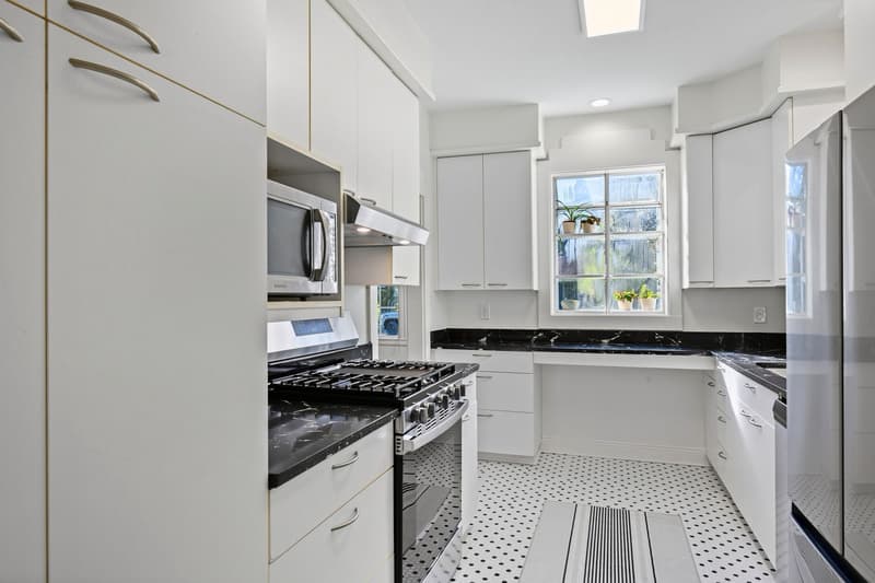 Baton Rouge House: 2151 Hollydale Avenue