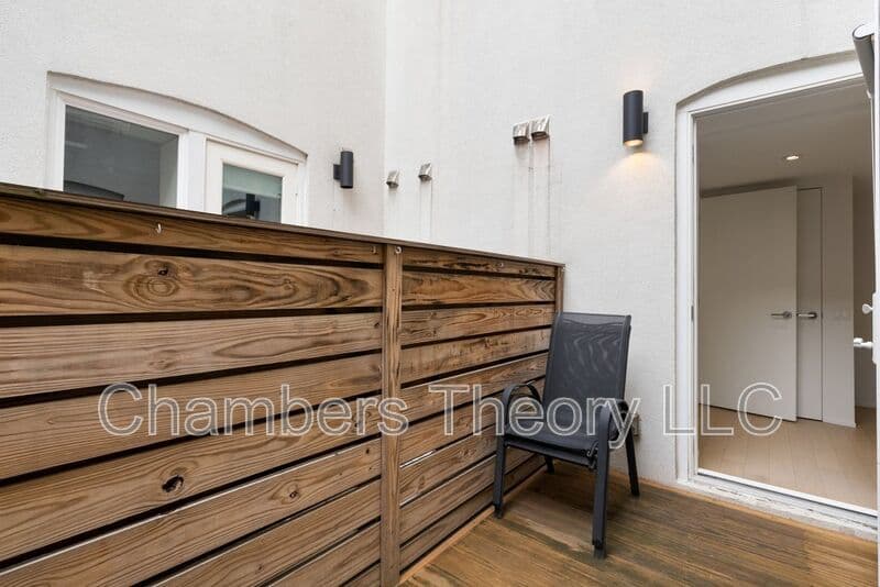 Washington Condo: 2422 17th St