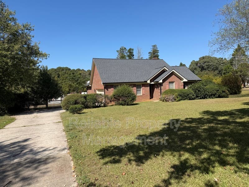 Raleigh House: 6600 Walnut Cove