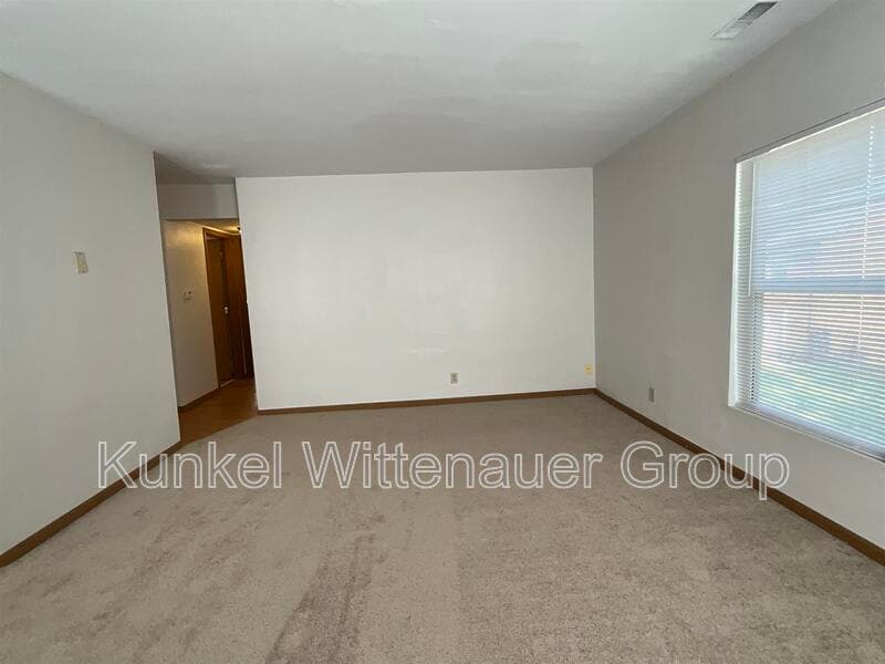 Swansea Condo: 1813-4 Jamestown Road