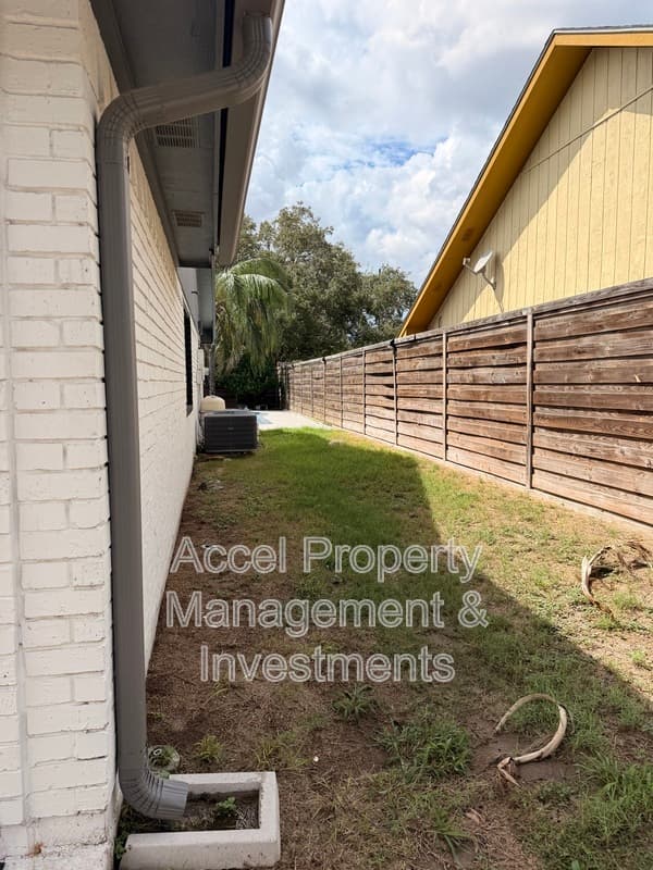 McAllen House: 4701 N. 6th St.